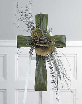 Green Folliage Cross Standing Spray